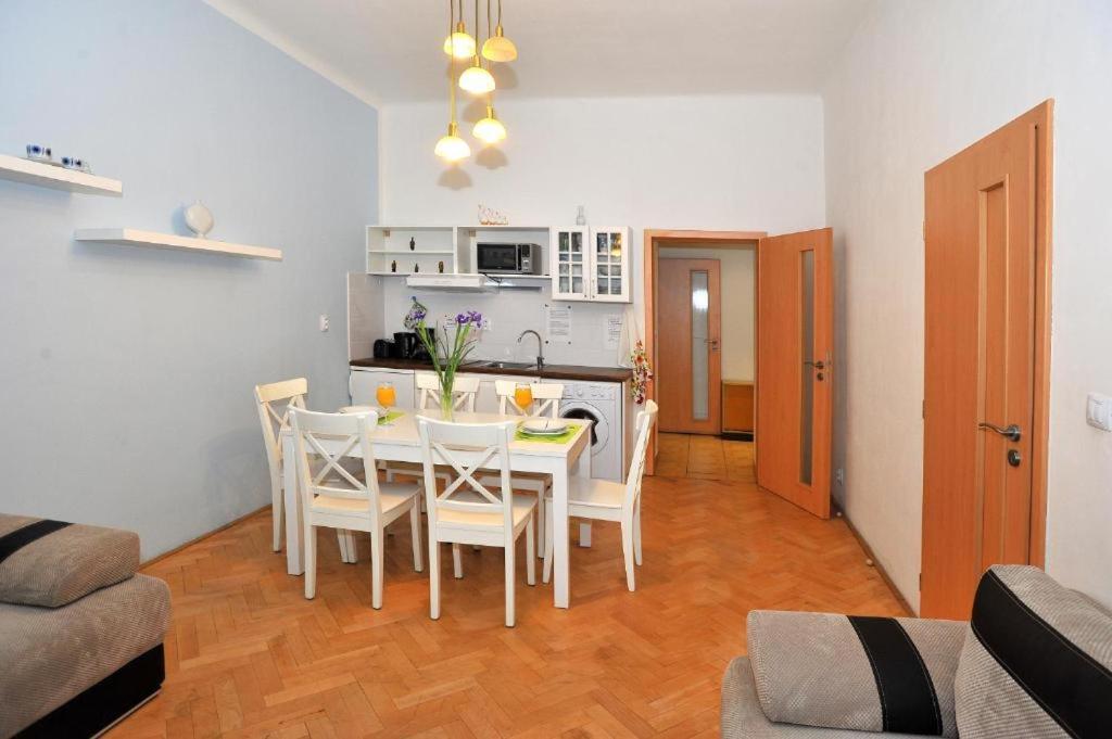 Condo In Vinohrady Praha Bagian luar foto